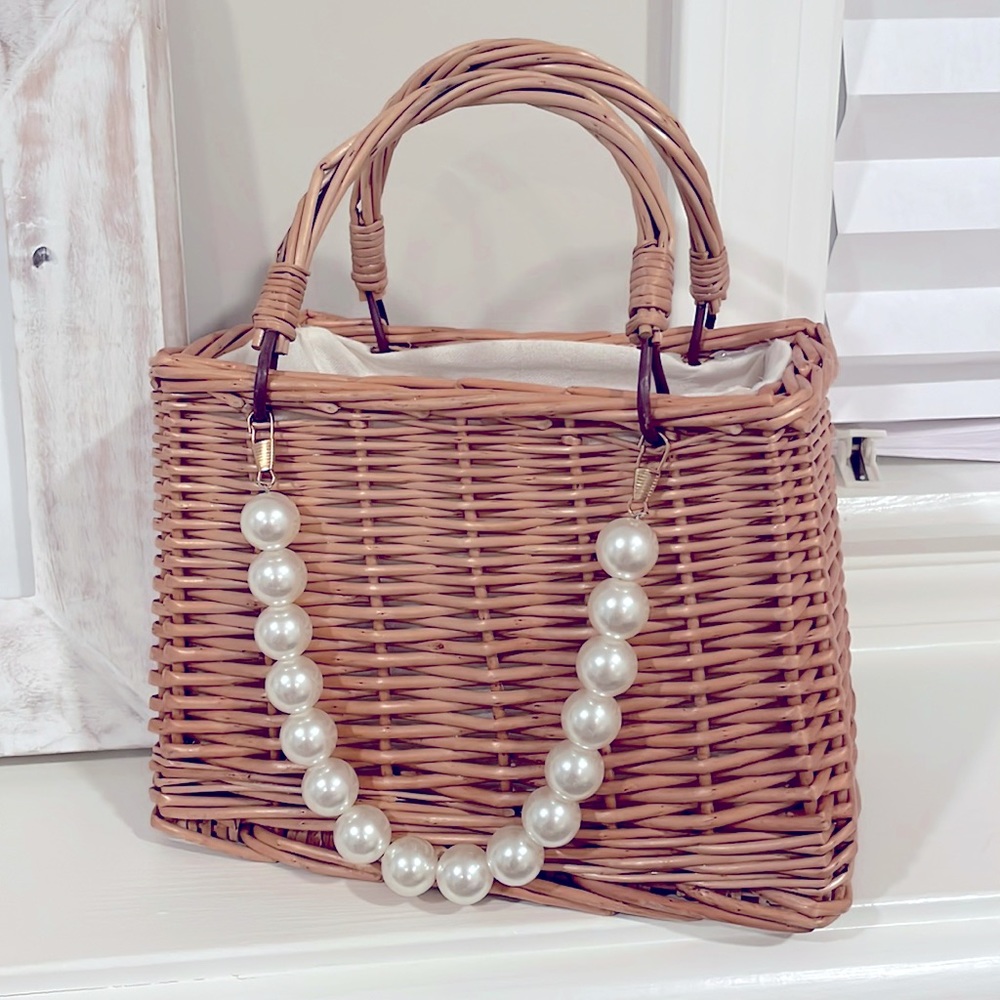 Wicker straw purse